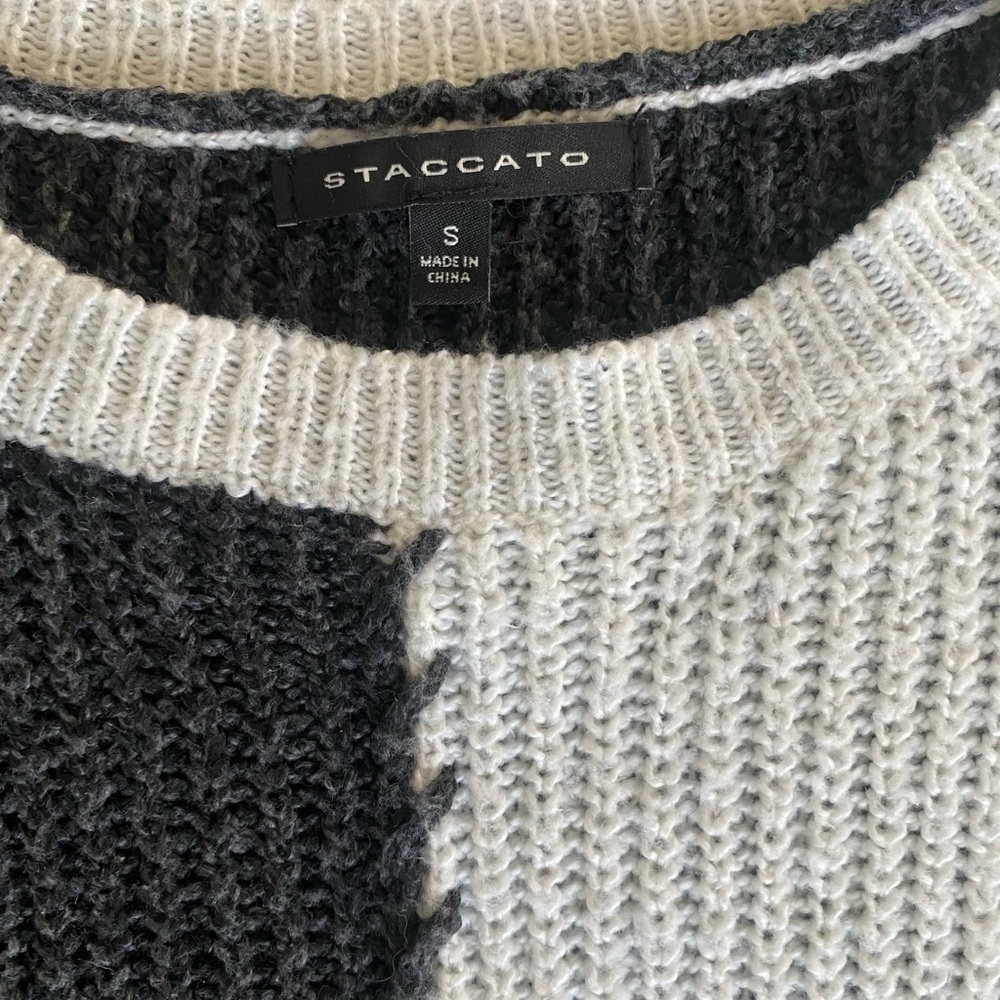 Colorblock Sweater - Picture 6 of 8